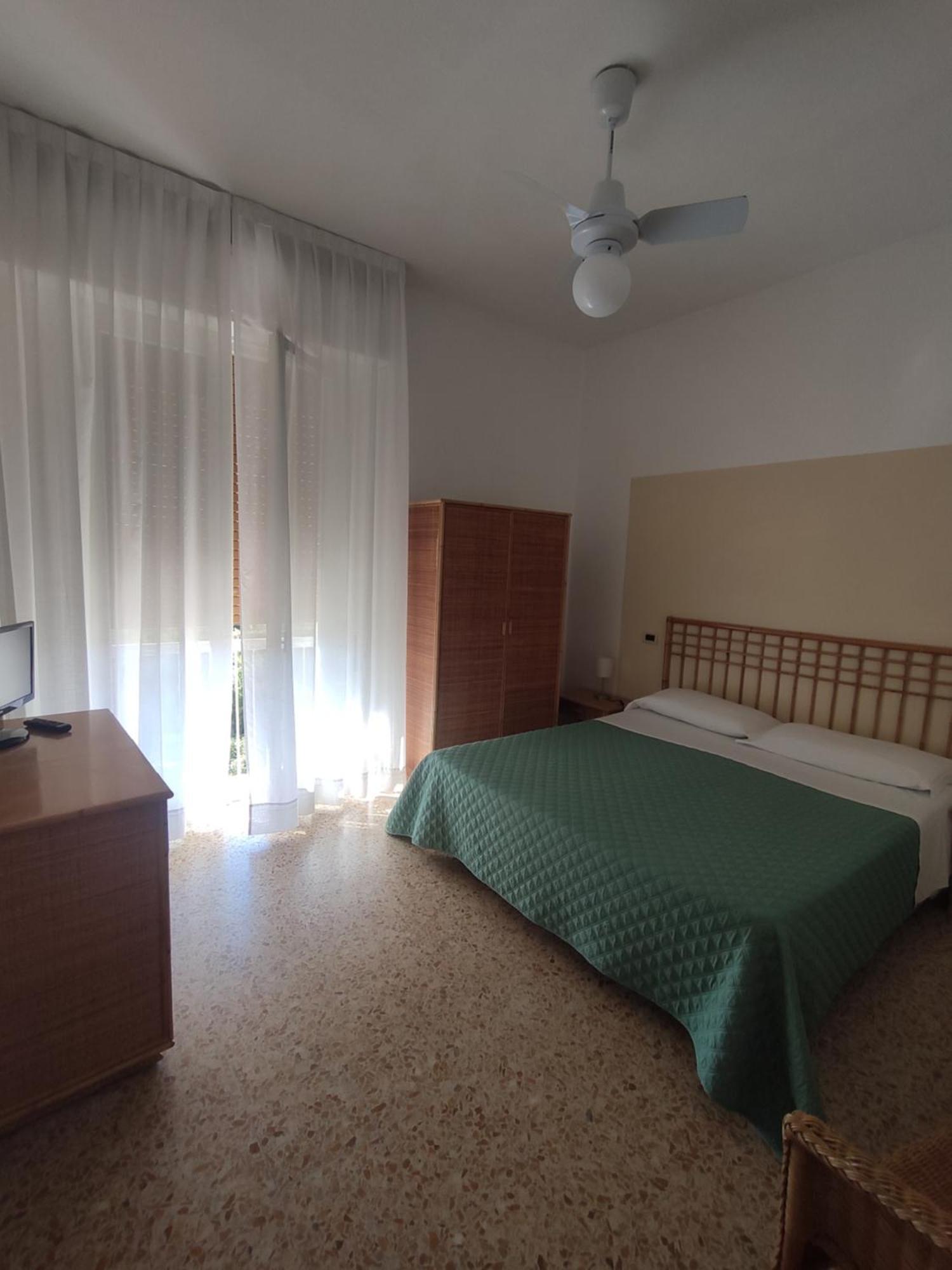 Hotel Imperia مارتْشانا مارينا الغرفة الصورة